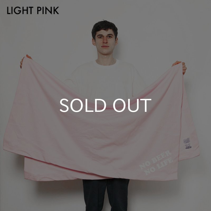 画像2: NO BEER NO LIFE FLEECE BLANKET (LIGHT PINK) (2)