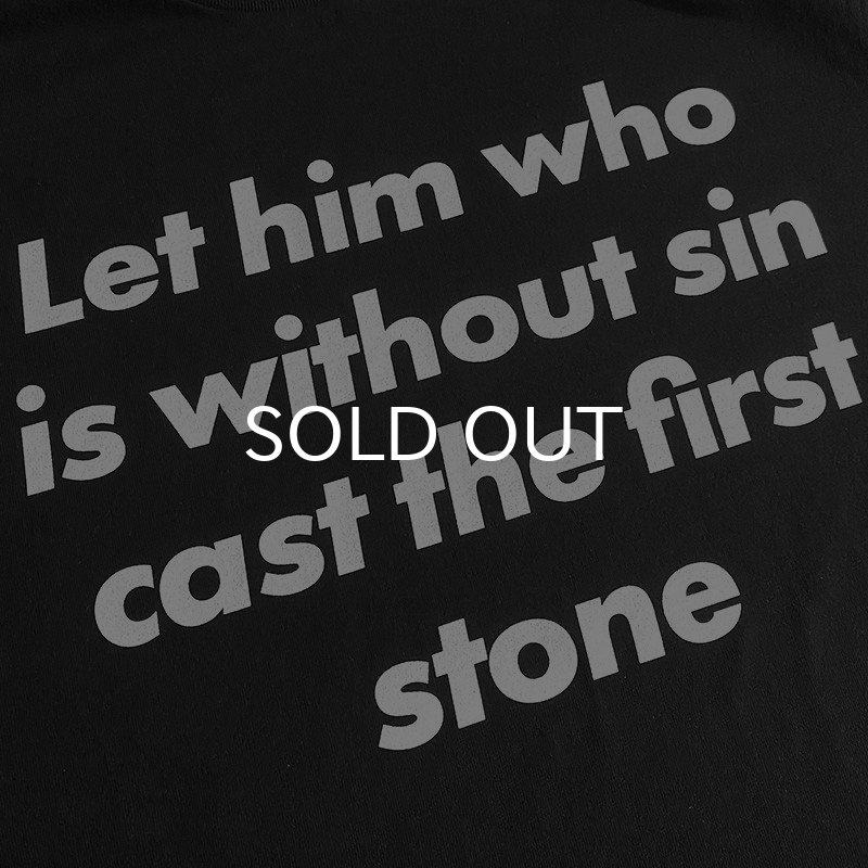 画像3: LET HIM WHO IS WITHOUT SIN CAST THE FIRST STONE Tシャツ (BLACK) (3)