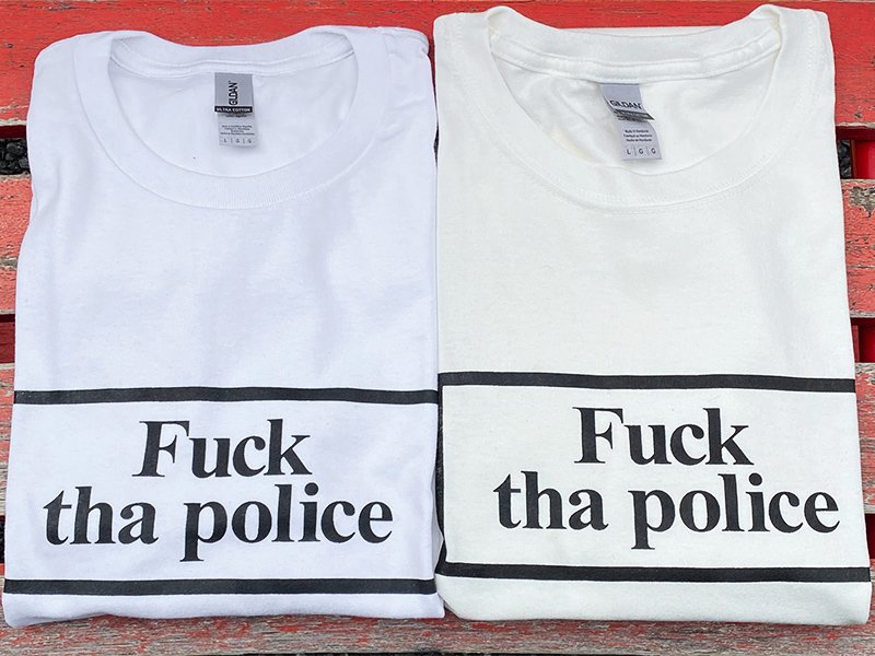 左:White 右:Off White