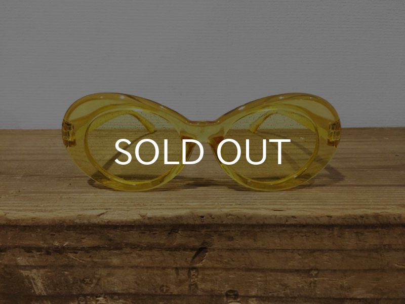 画像2: KURT COBAIN STYLE OVAL SUNGLASS / グリッター・サングラス (YELLOW) (2)