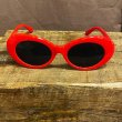 画像2: KURT COBAIN STYLE OVAL SUNGLASS / カート・コバーン オーバル・サングラス (RED) (2)