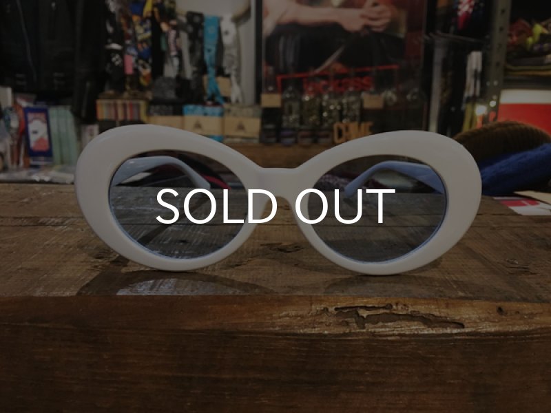 画像2: KURT COBAIN STYLE OVAL SUNGLASS / カート・コバーン オーバル・サングラス (WHITE/LIGHT BLUE) (2)