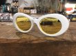 画像1: KURT COBAIN STYLE OVAL SUNGLASS / カート・コバーン オーバル・サングラス (WHITE/YELLOW) (1)